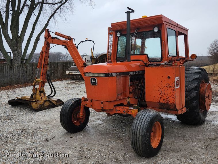 image for item HK9357 1986 John Deere 2350  tractor