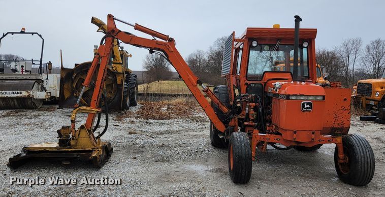 image for item HK9357 1986 John Deere 2350  tractor