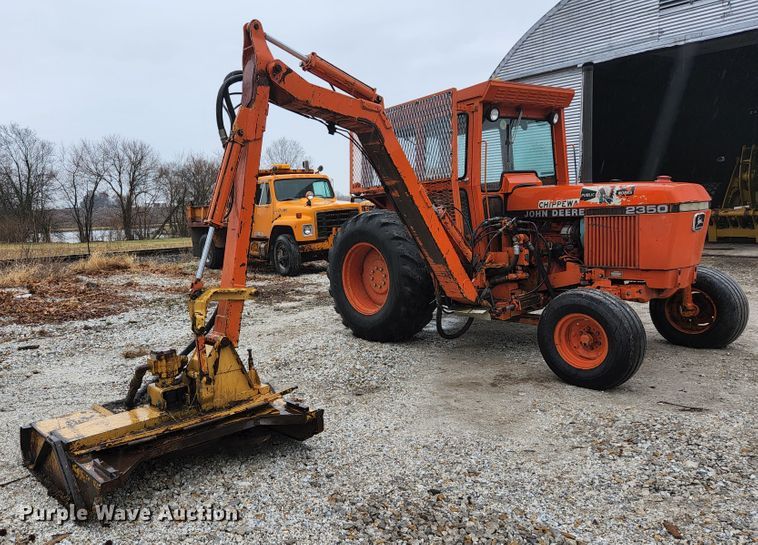 image for item HK9357 1986 John Deere 2350  tractor