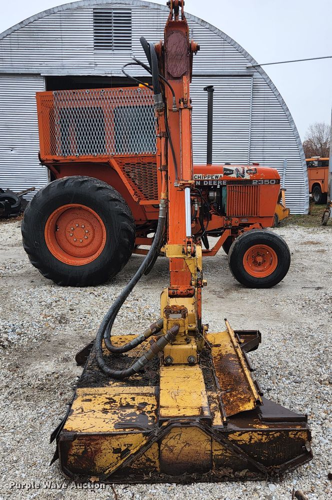 image for item HK9357 1986 John Deere 2350  tractor