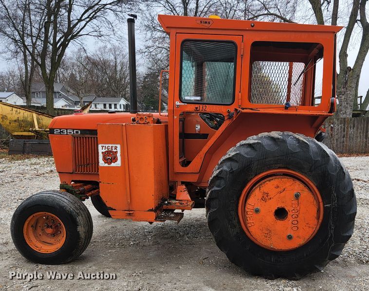 image for item HK9357 1986 John Deere 2350  tractor