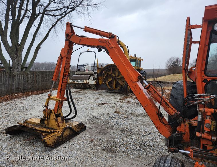 image for item HK9357 1986 John Deere 2350  tractor