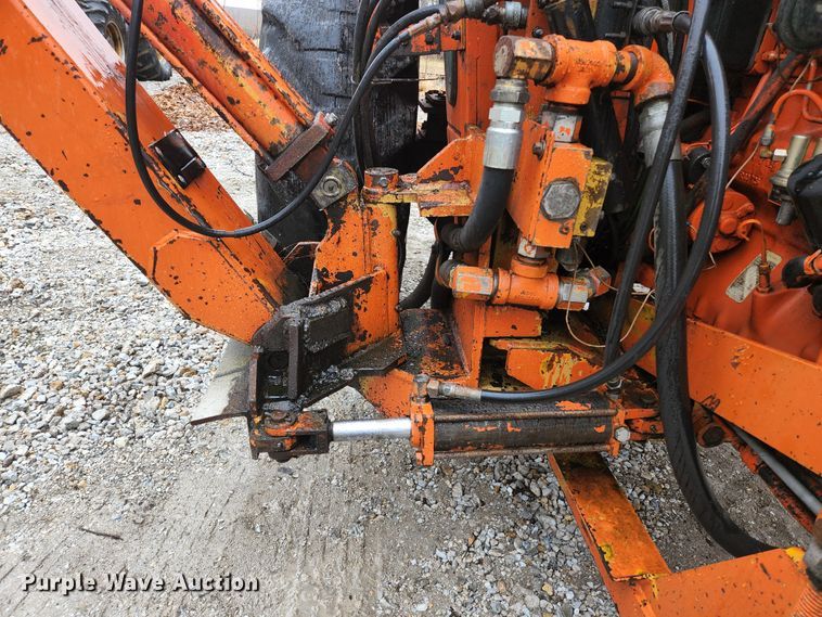 image for item HK9357 1986 John Deere 2350  tractor