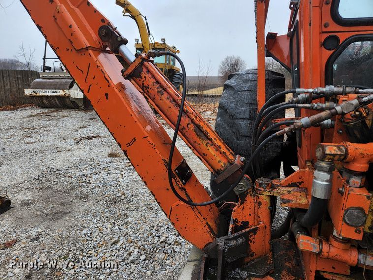 image for item HK9357 1986 John Deere 2350  tractor