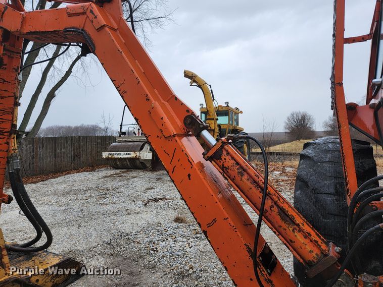 image for item HK9357 1986 John Deere 2350  tractor