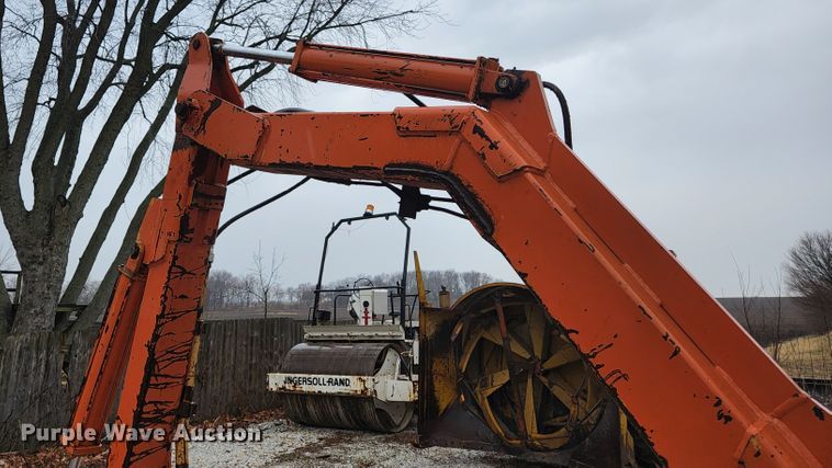 image for item HK9357 1986 John Deere 2350  tractor