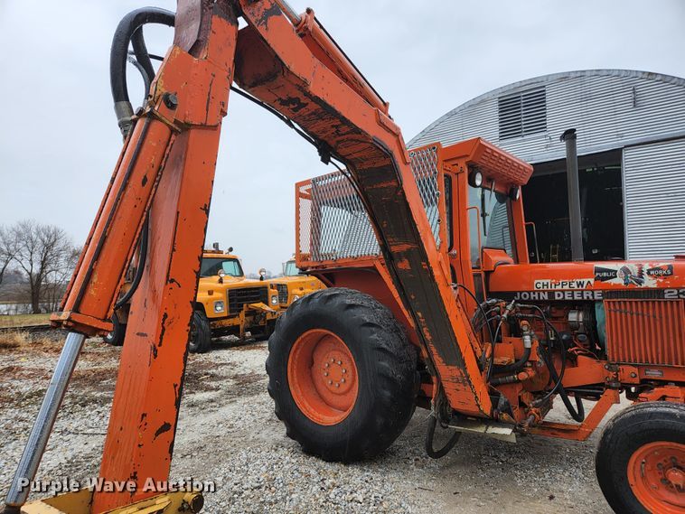 image for item HK9357 1986 John Deere 2350  tractor