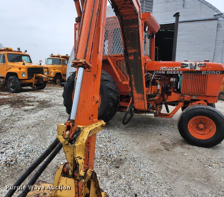 image for item HK9357 1986 John Deere 2350  tractor