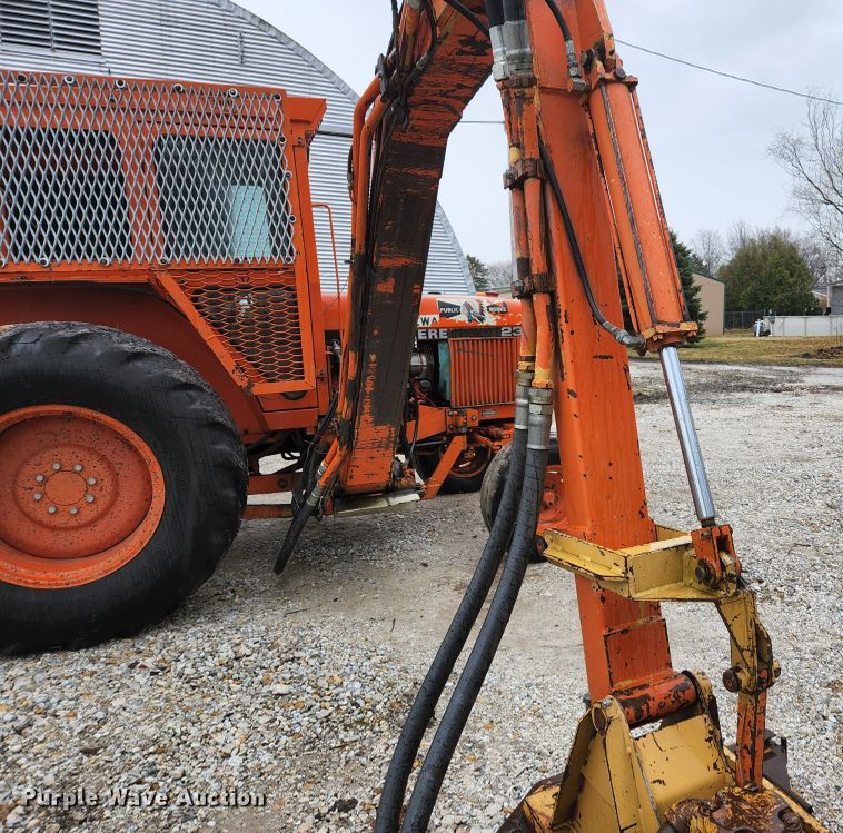 image for item HK9357 1986 John Deere 2350  tractor