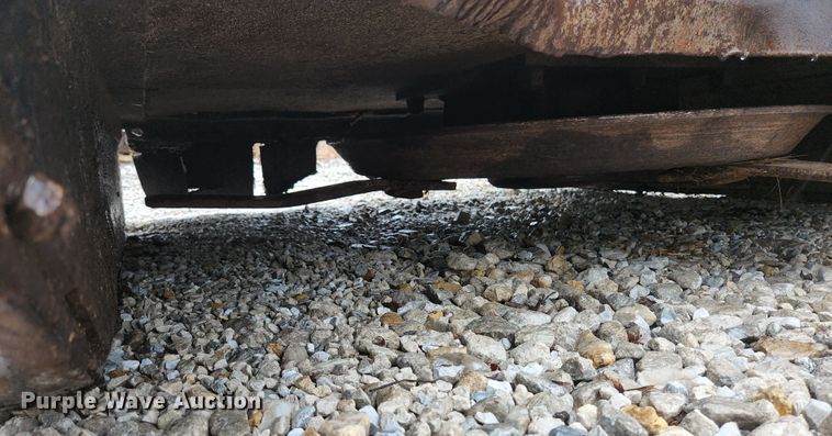 image for item HK9357 1986 John Deere 2350  tractor