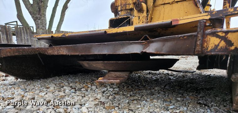 image for item HK9357 1986 John Deere 2350  tractor