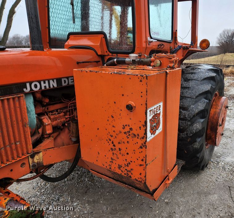 image for item HK9357 1986 John Deere 2350  tractor