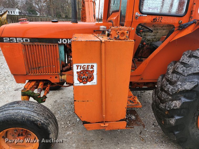 image for item HK9357 1986 John Deere 2350  tractor