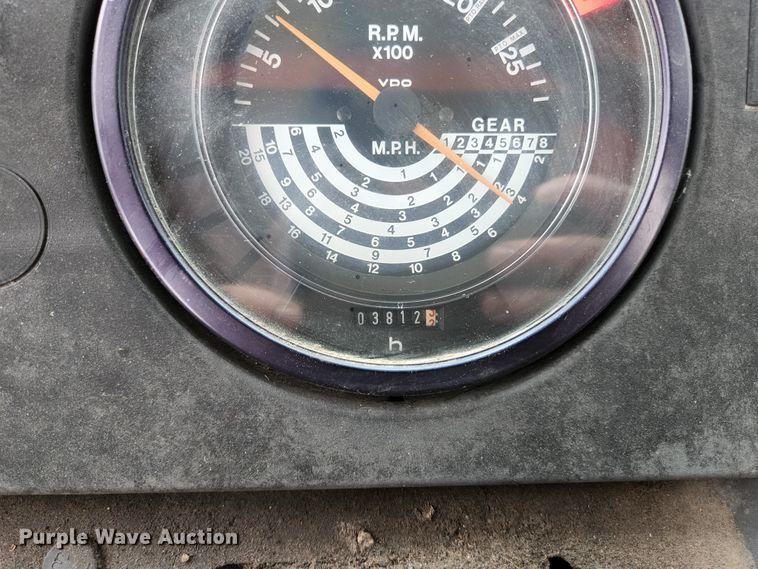 image for item HK9357 1986 John Deere 2350  tractor