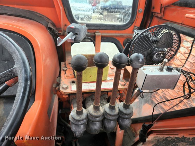 image for item HK9357 1986 John Deere 2350  tractor