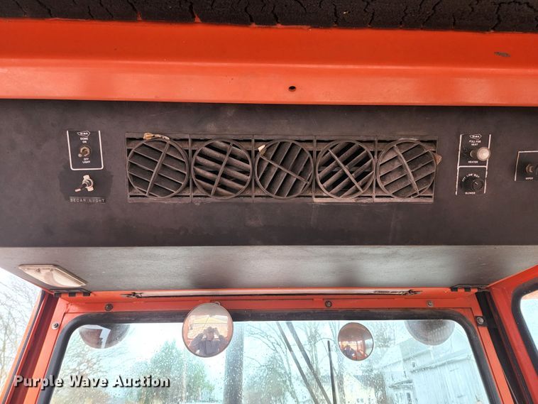 image for item HK9357 1986 John Deere 2350  tractor