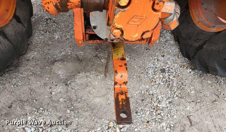 image for item HK9357 1986 John Deere 2350  tractor