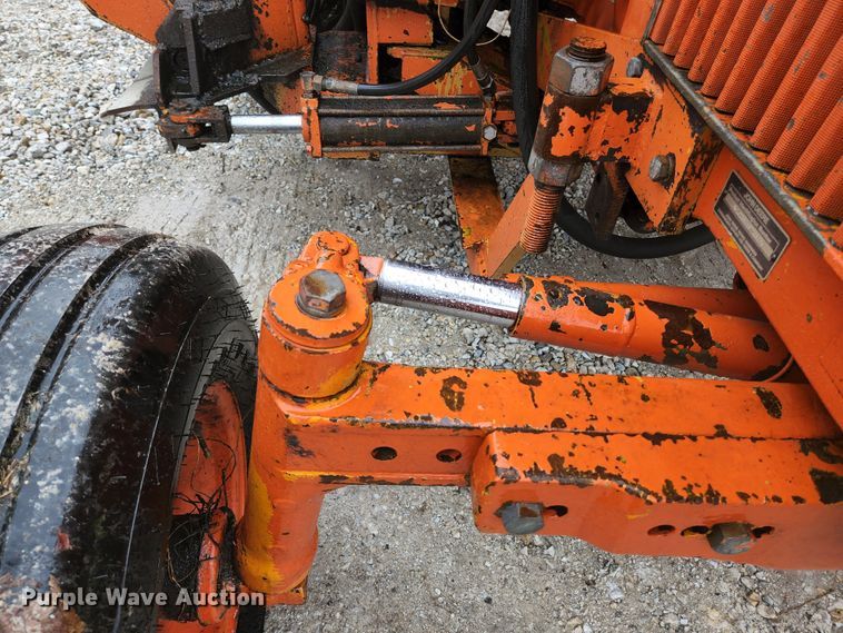 image for item HK9357 1986 John Deere 2350  tractor