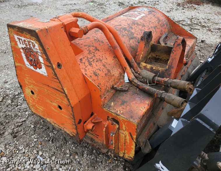 image for item HK9357 1986 John Deere 2350  tractor