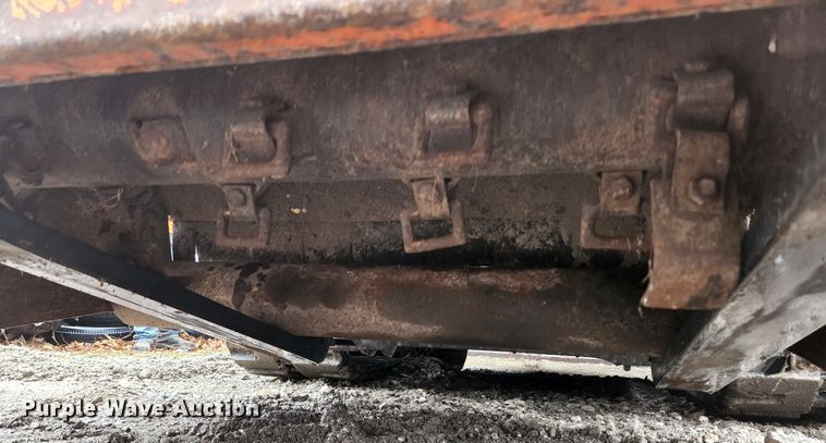 image for item HK9357 1986 John Deere 2350  tractor