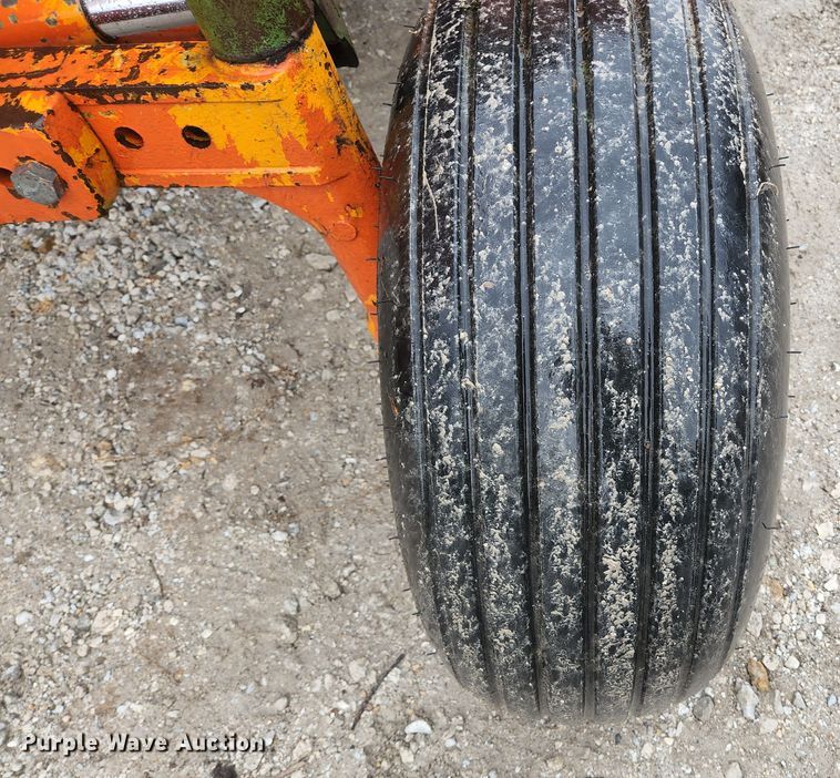 image for item HK9357 1986 John Deere 2350  tractor