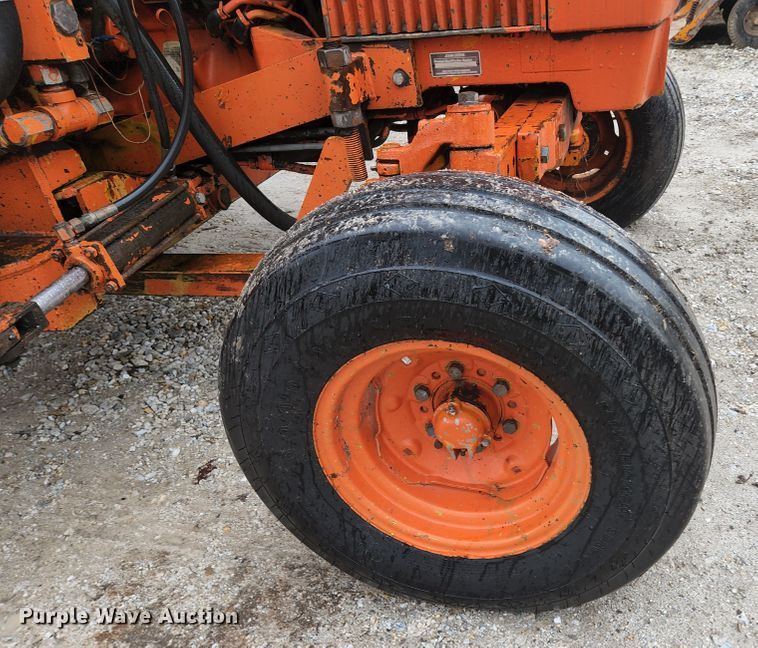 image for item HK9357 1986 John Deere 2350  tractor