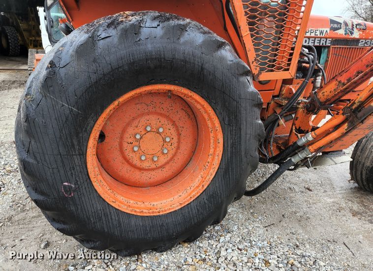 image for item HK9357 1986 John Deere 2350  tractor