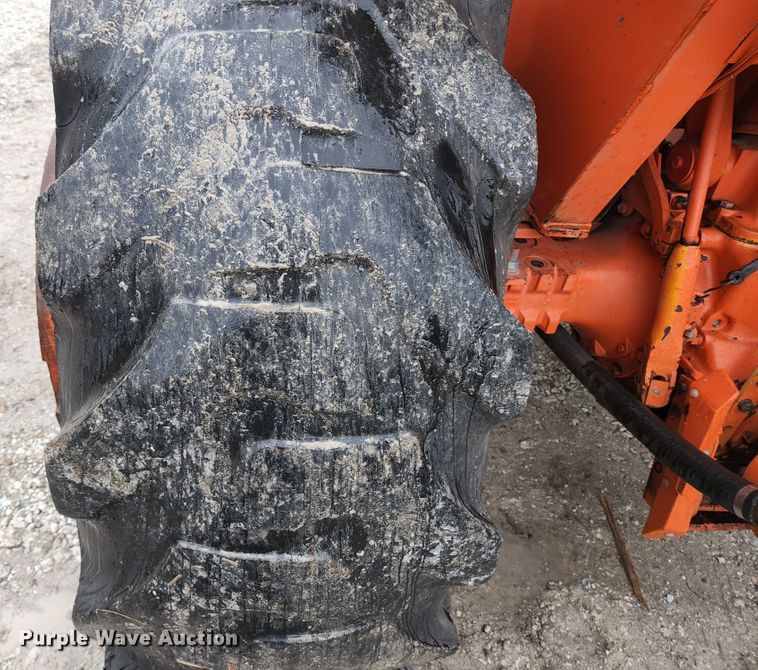 image for item HK9357 1986 John Deere 2350  tractor