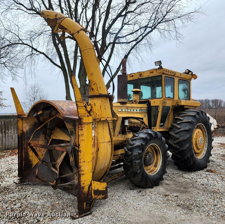 image for item HK9358 1973 Oliver 2255  MFWD tractor