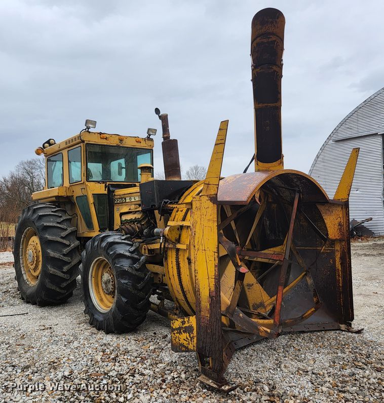 image for item HK9358 1973 Oliver 2255  MFWD tractor