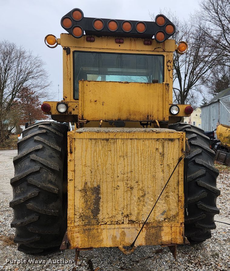 image for item HK9358 1973 Oliver 2255  MFWD tractor