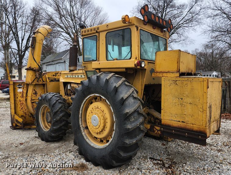 image for item HK9358 1973 Oliver 2255  MFWD tractor