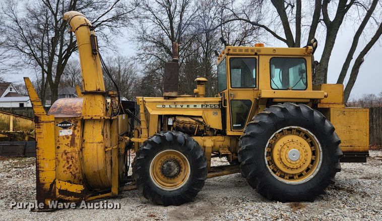 image for item HK9358 1973 Oliver 2255  MFWD tractor