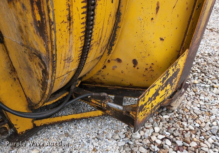 image for item HK9358 1973 Oliver 2255  MFWD tractor