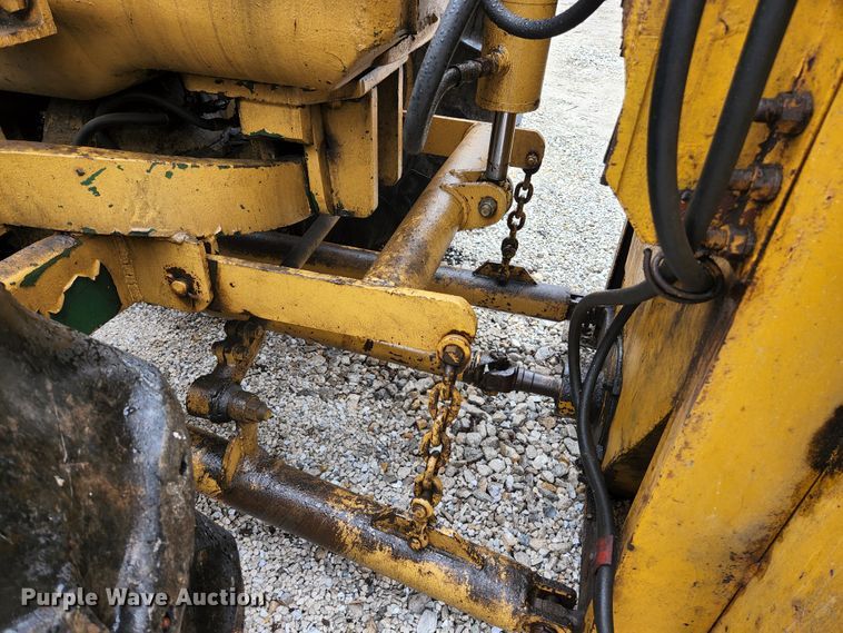 image for item HK9358 1973 Oliver 2255  MFWD tractor