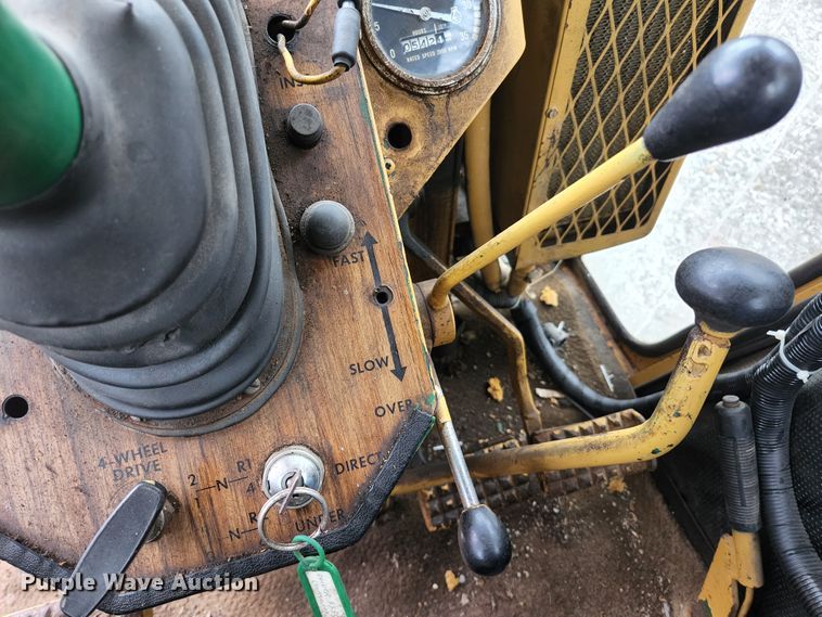 image for item HK9358 1973 Oliver 2255  MFWD tractor