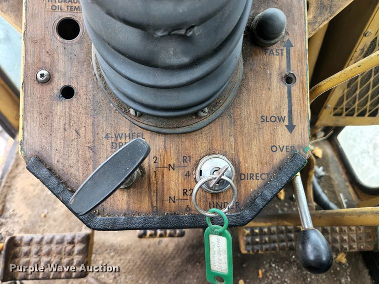 image for item HK9358 1973 Oliver 2255  MFWD tractor