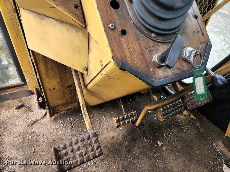 image for item HK9358 1973 Oliver 2255  MFWD tractor