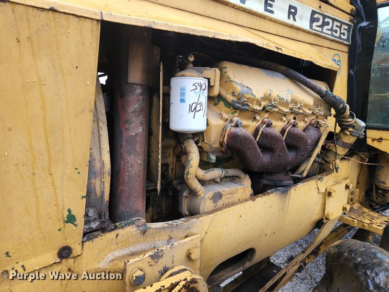 image for item HK9358 1973 Oliver 2255  MFWD tractor