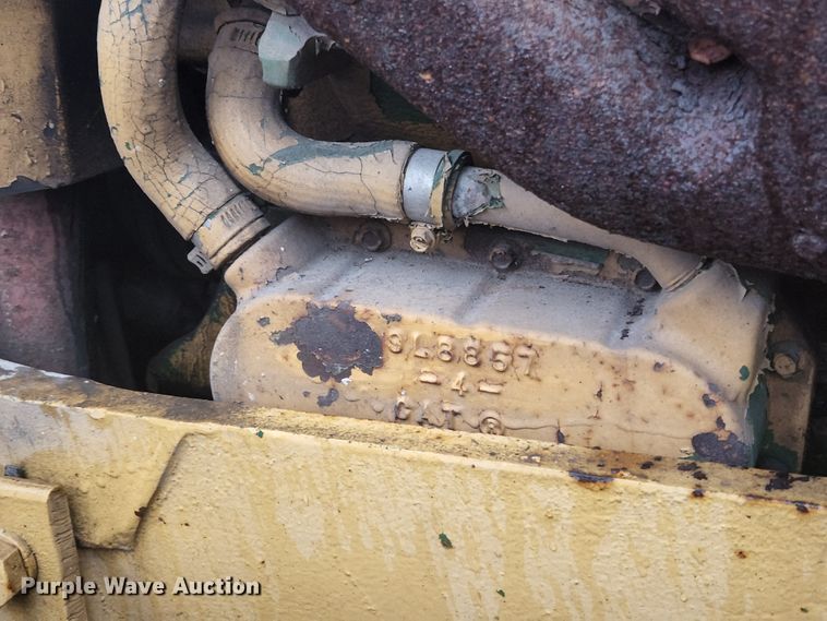 image for item HK9358 1973 Oliver 2255  MFWD tractor