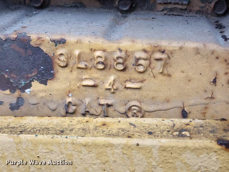 image for item HK9358 1973 Oliver 2255  MFWD tractor