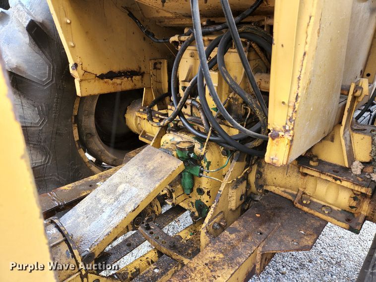 image for item HK9358 1973 Oliver 2255  MFWD tractor