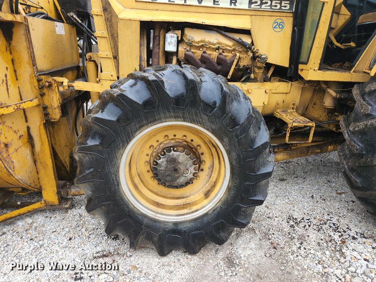 image for item HK9358 1973 Oliver 2255  MFWD tractor