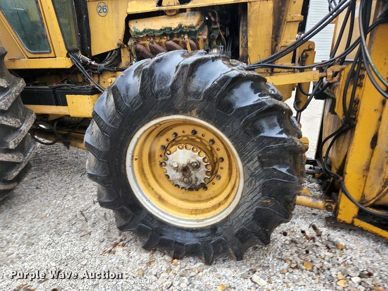 image for item HK9358 1973 Oliver 2255  MFWD tractor