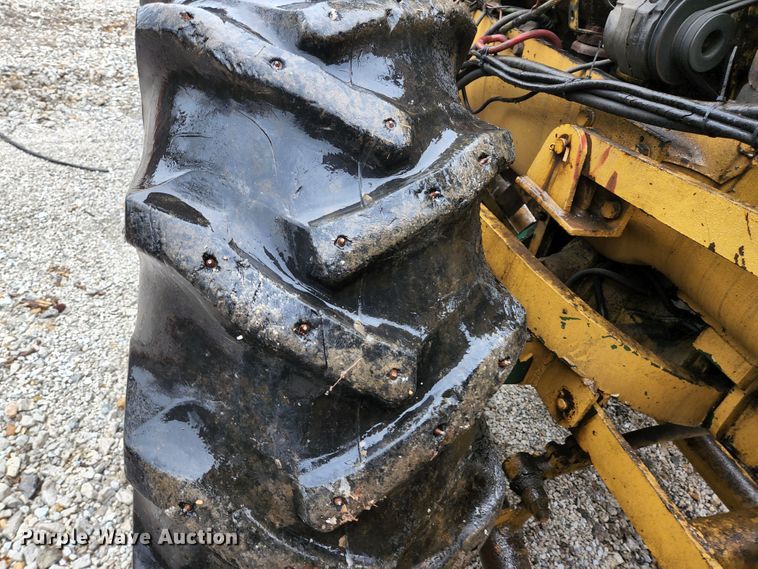 image for item HK9358 1973 Oliver 2255  MFWD tractor