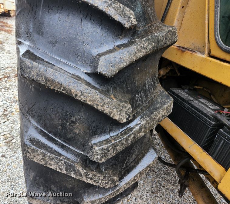 image for item HK9358 1973 Oliver 2255  MFWD tractor