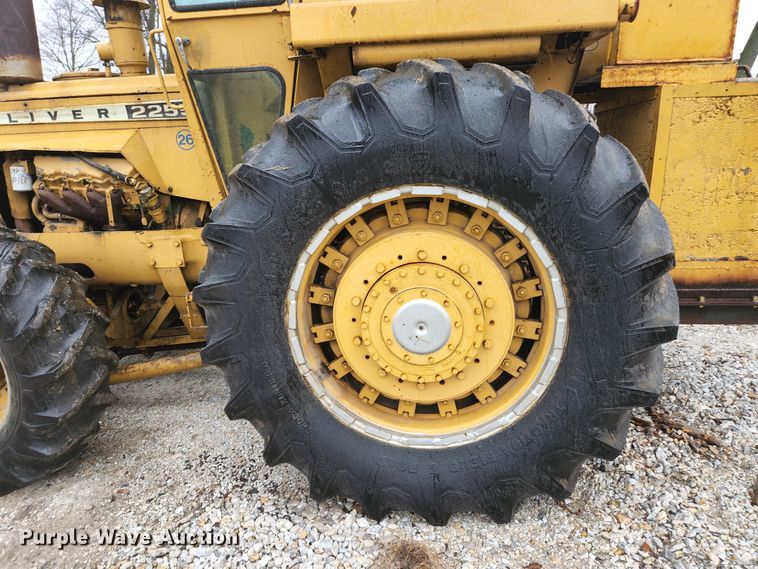 image for item HK9358 1973 Oliver 2255  MFWD tractor