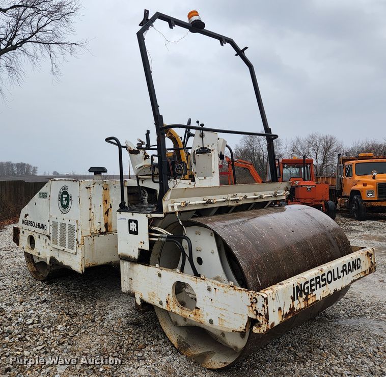 image for item HK9359 1984 Ingersoll Rand DA50  double drum vibratory roller