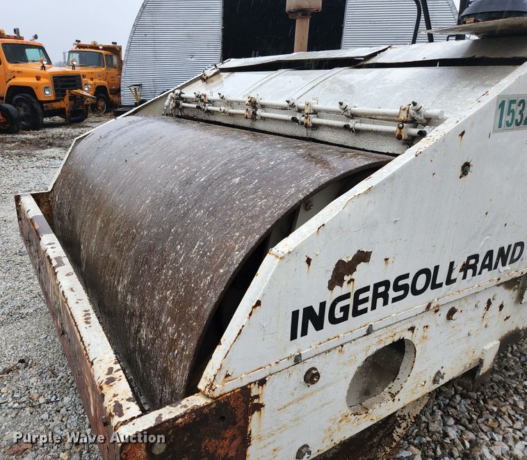 image for item HK9359 1984 Ingersoll Rand DA50  double drum vibratory roller