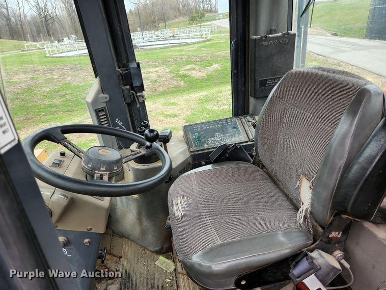 image for item HK9377 1999 Case 621B  wheel loader